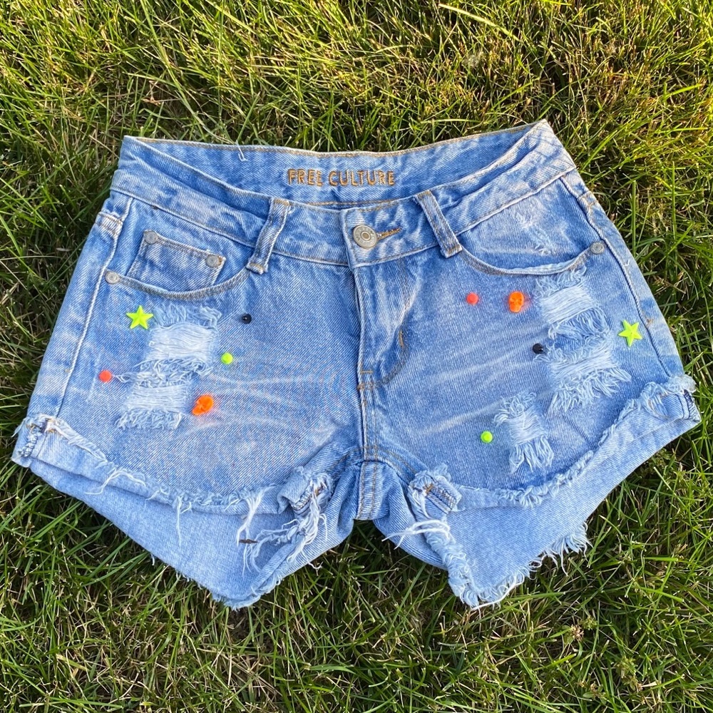 ❌SOLD❌Free Culture Neon Studded Skull & Star Cutoffs